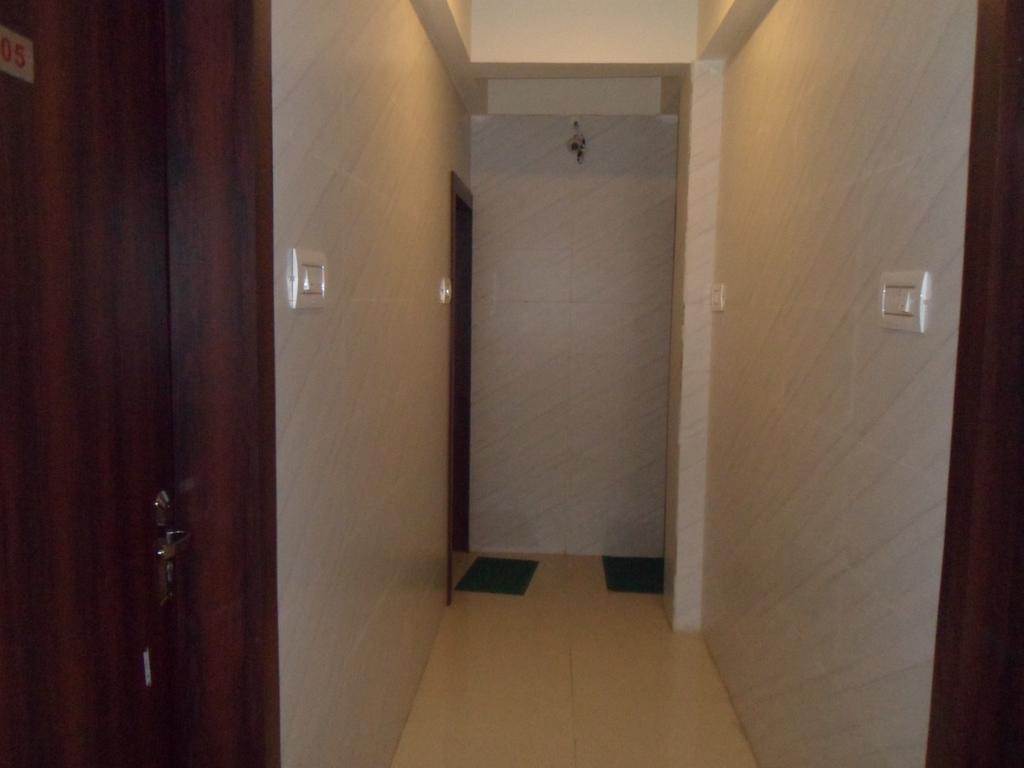 Hotel Madhusudan Dwārka Buitenkant foto