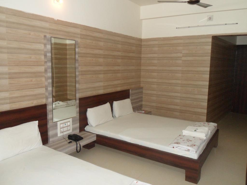 Hotel Madhusudan Dwārka Kamer foto