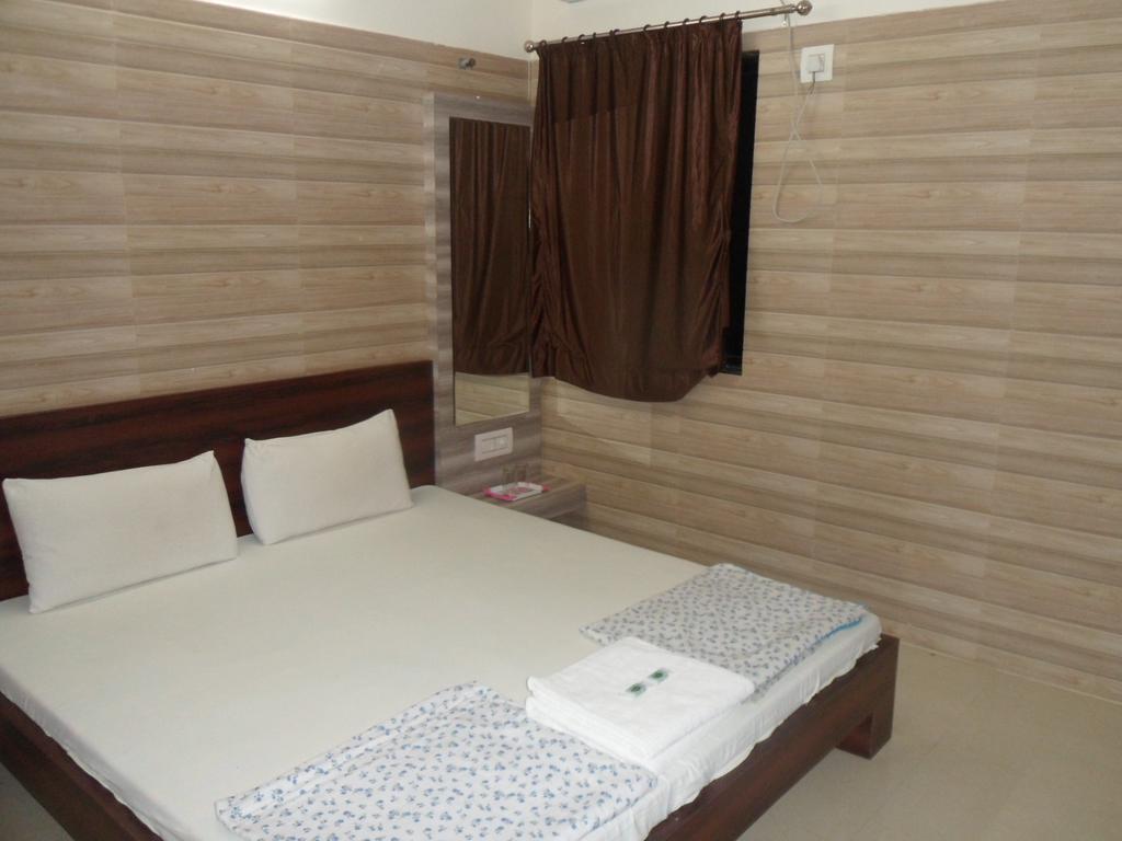 Hotel Madhusudan Dwārka Kamer foto